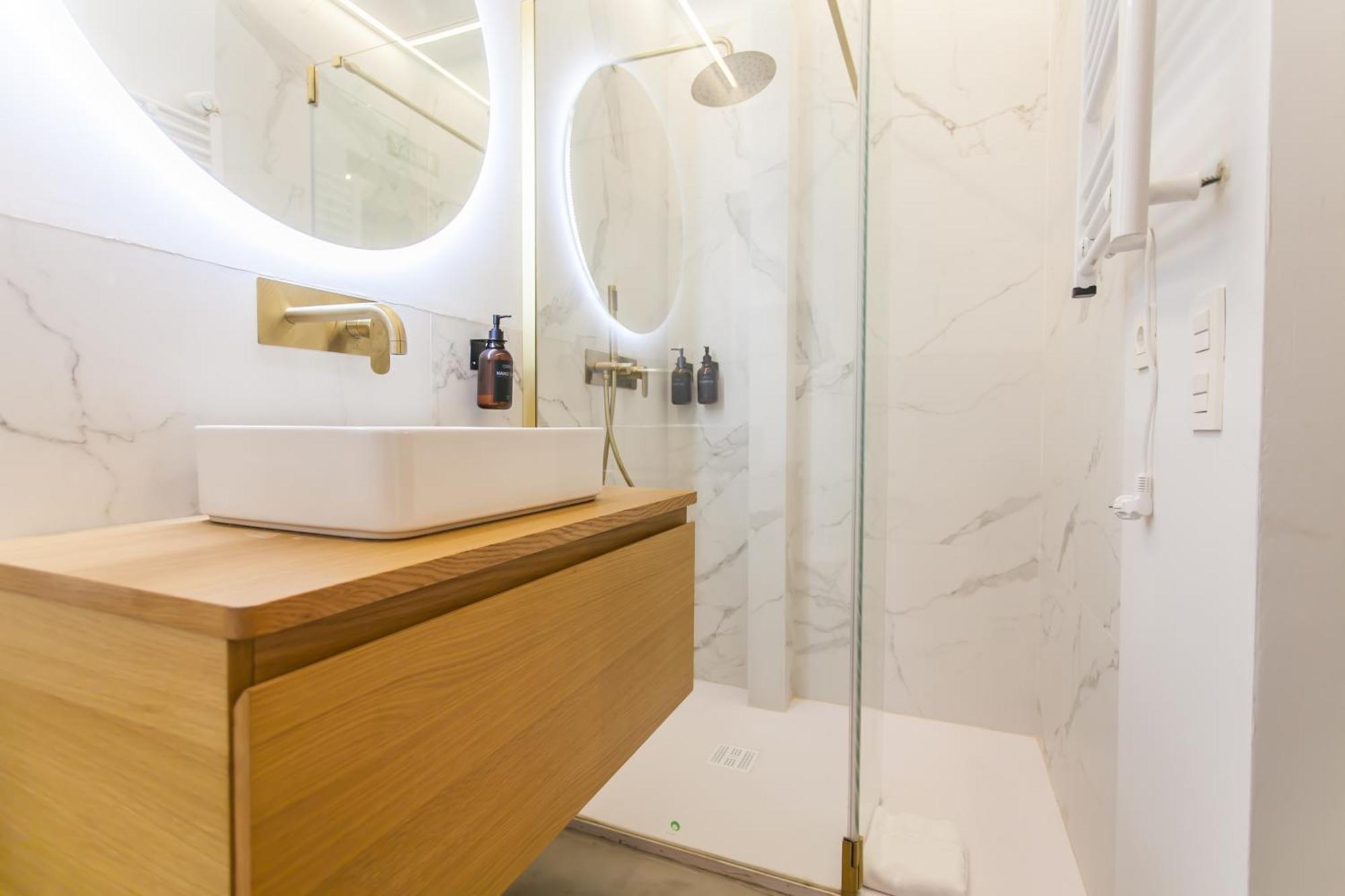 Guernica Luxury Duplex - Location, Light, And Art Apartamento Madri Exterior foto
